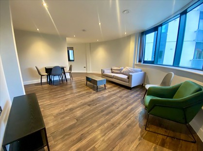 2 Bed Flat, The Quadrant, B1