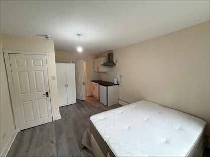 Studio Flat, Heath Road, TW3
