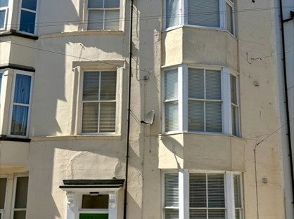 1 Bed Flat, New Queen St, YO12