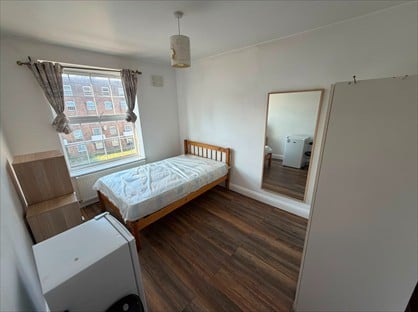 Studio Flat, Cheviot House, N16