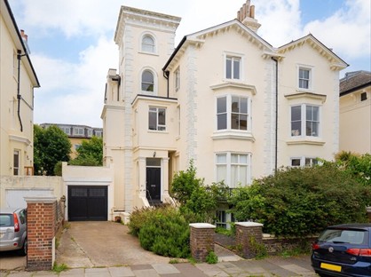 2 Bed Flat, Albany Villas, BN3