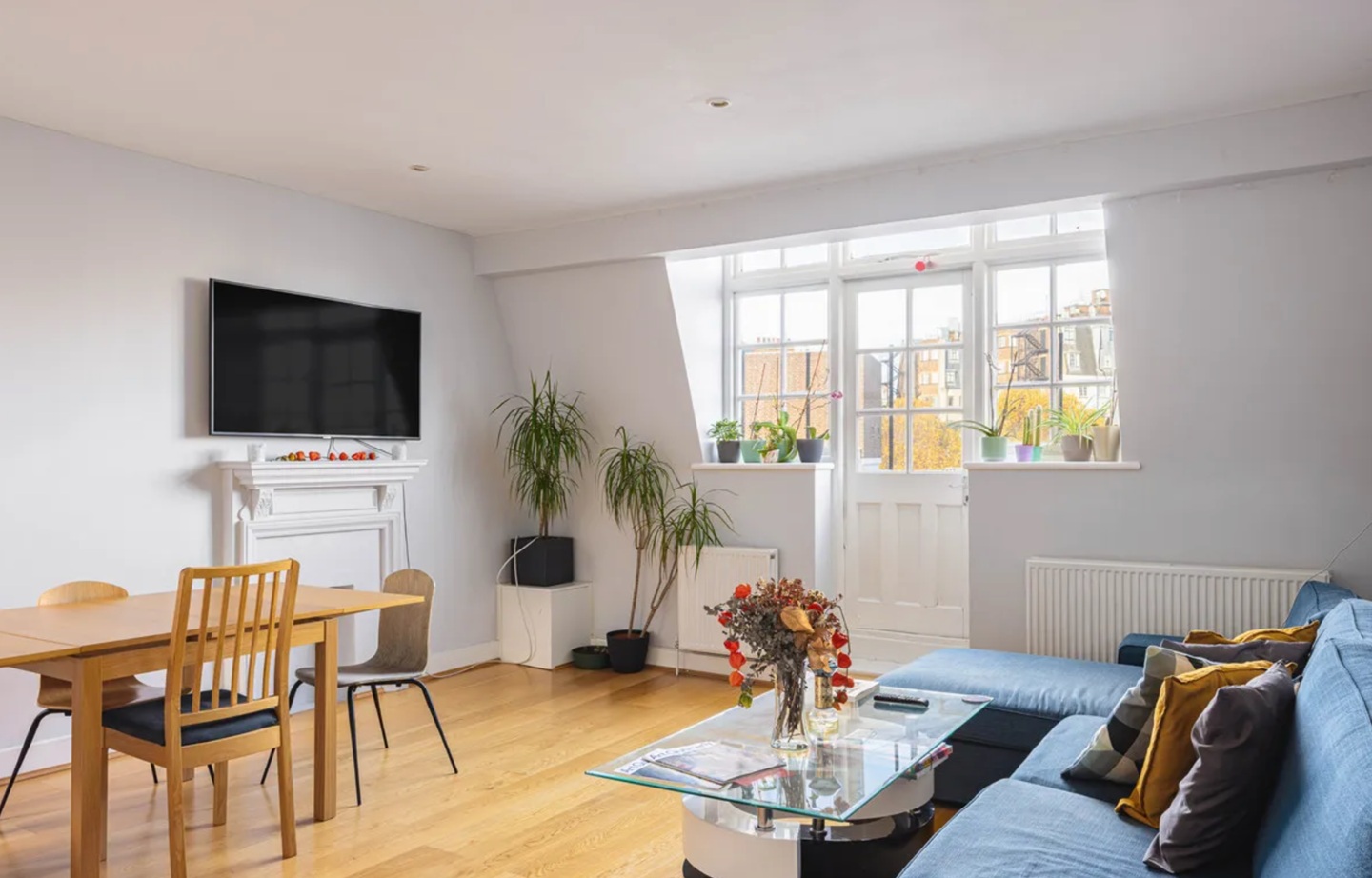 2 Bed Flat, Hans Crescent, SW1X, N1 7GU