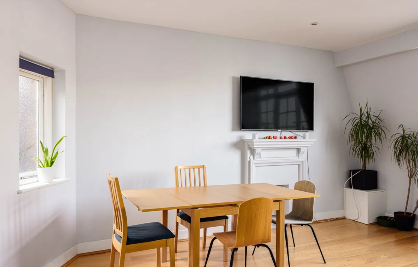 2 Bed Flat, Hans Crescent, SW1X, N1 7GU photo 3