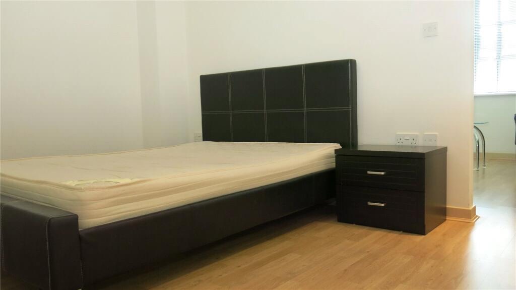 Studio Flat, St Pauls Place, B3 photo 2
