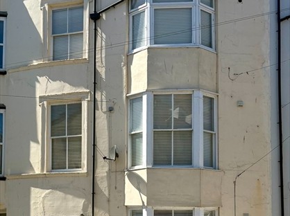 1 Bed Flat, New Queen St, YO12