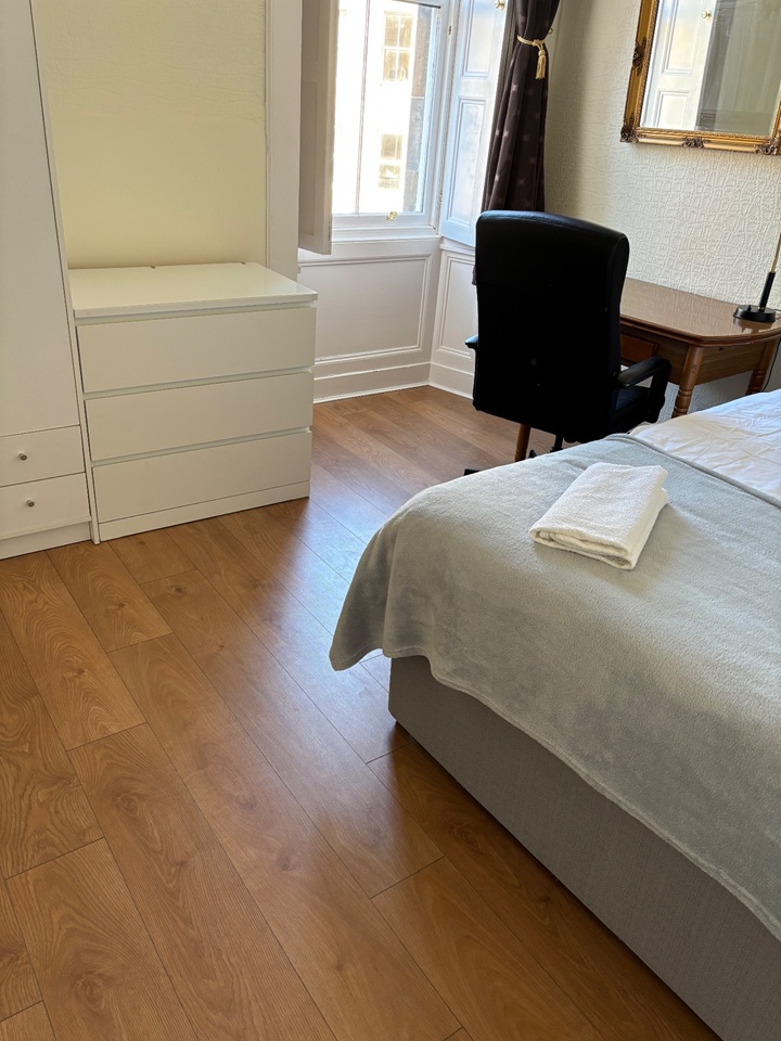 1 Bed Flat, West Newington Place, EH9