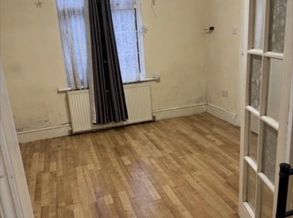 1 Bed Flat, Great South West Road, TW4