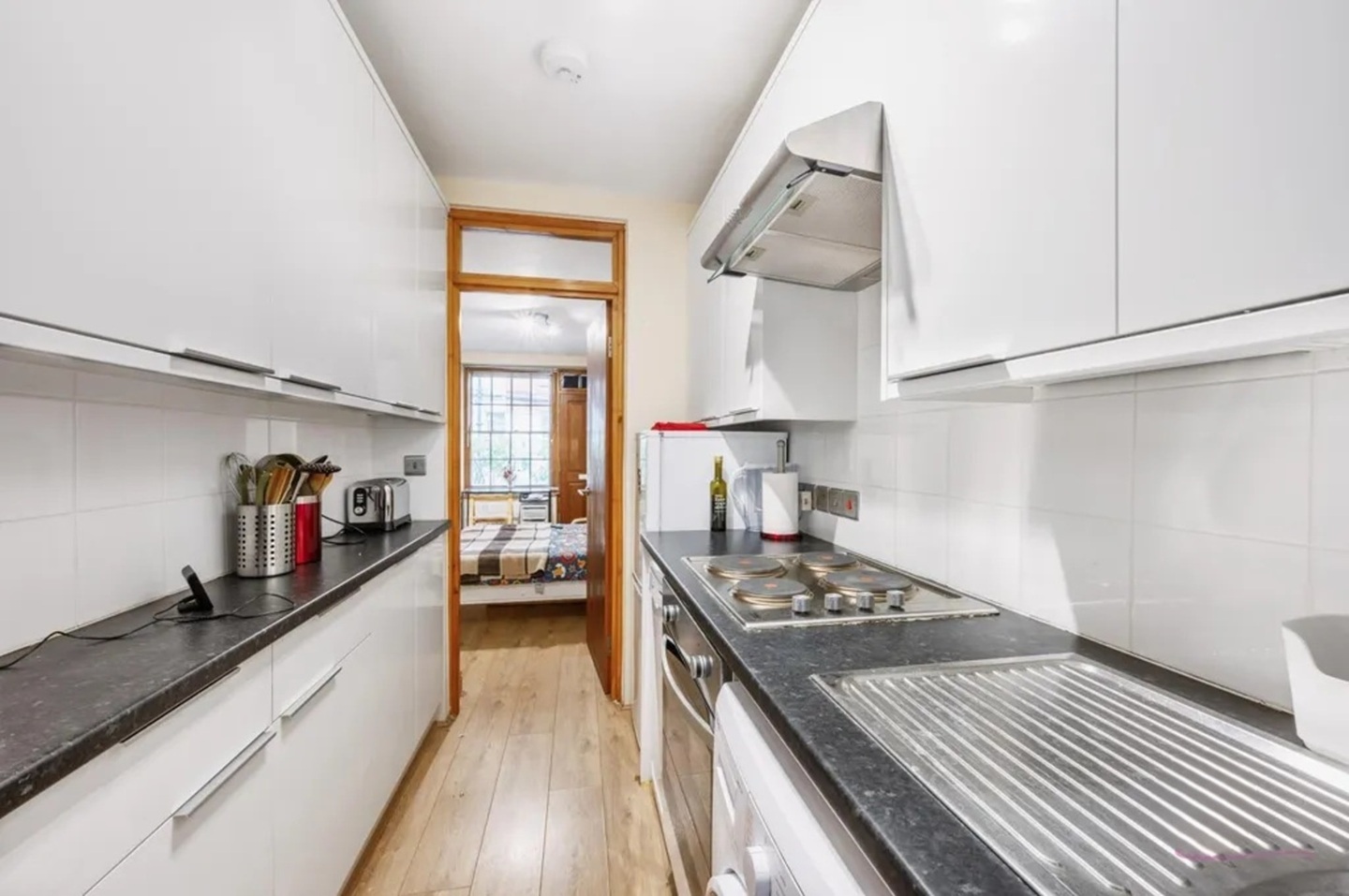 Studio Flat, Martlett Court, WC2B, N1 7GU photo 2