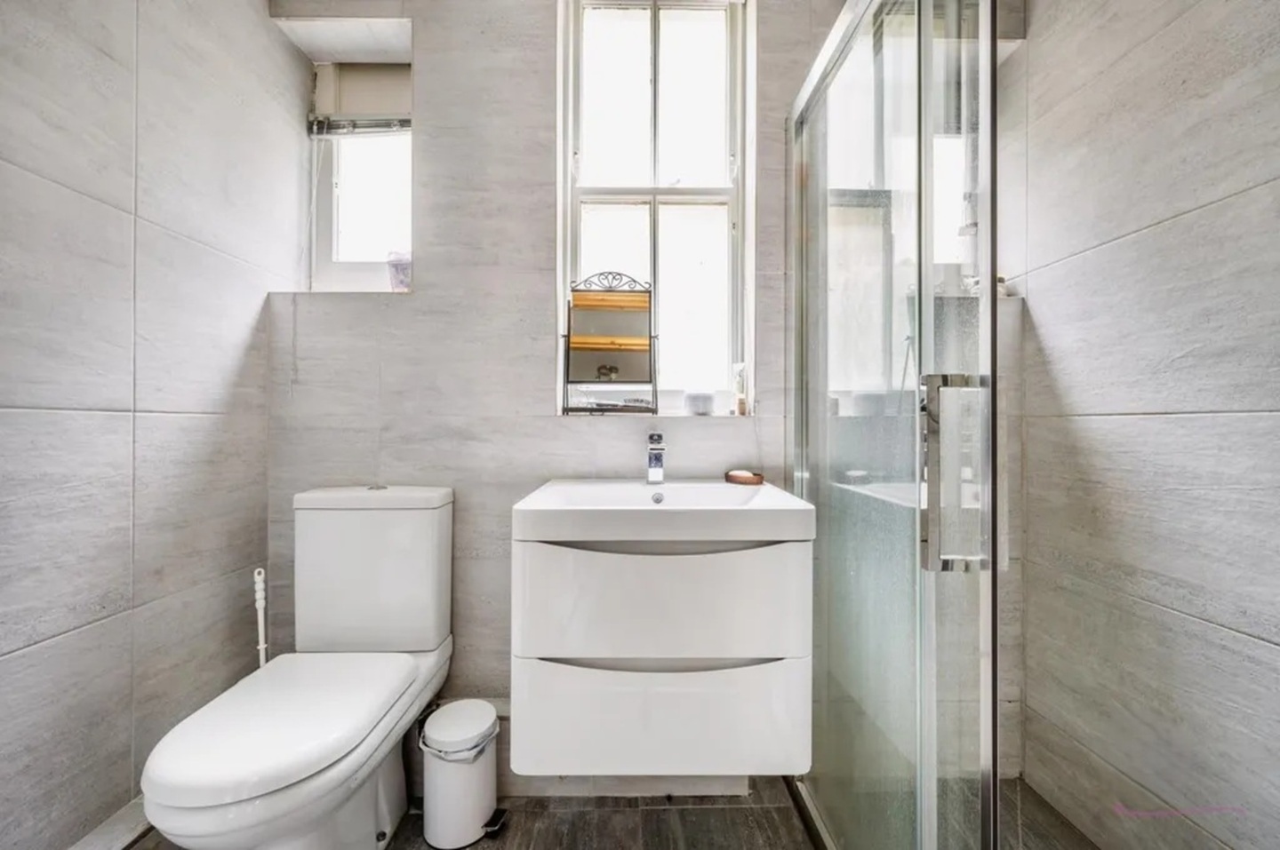 Studio Flat, Martlett Court, WC2B, N1 7GU photo 4
