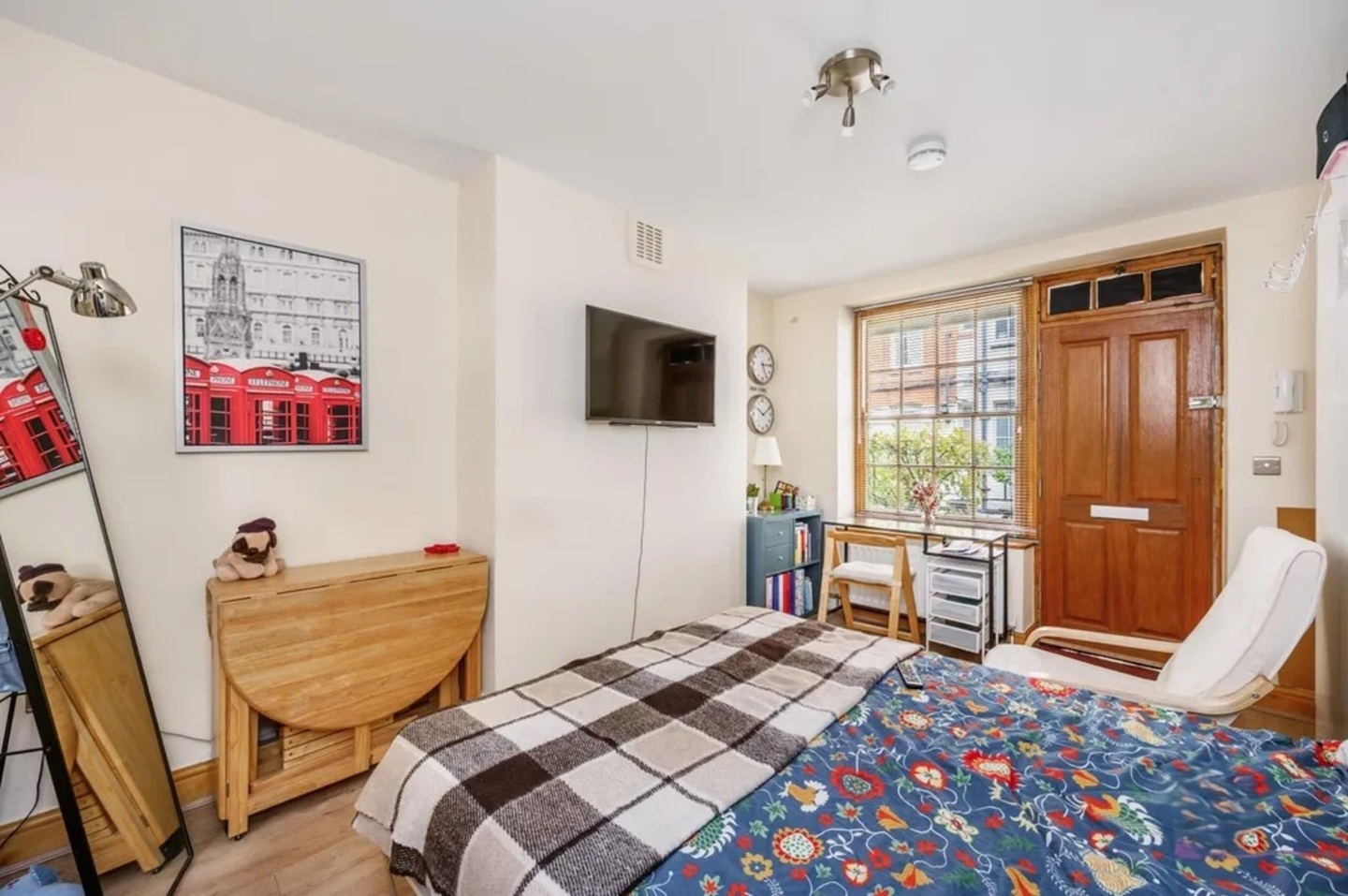 Studio Flat, Martlett Court, WC2B, N1 7GU