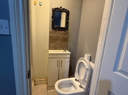 Room in a Shared House, Heathside, TW4