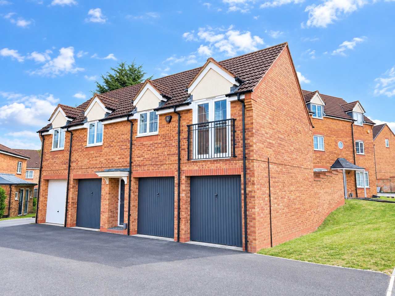 2 Bed Detached House, Stackyard Close, LE3 photo 2