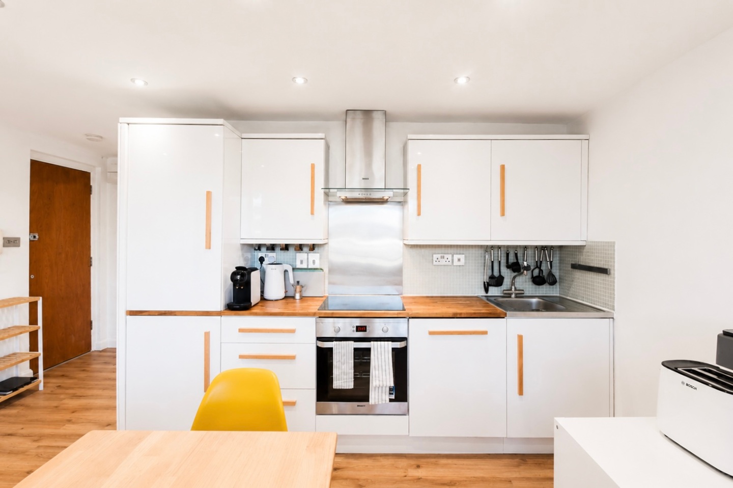 1 Bed Flat, Discovery Walk, E1W photo 2