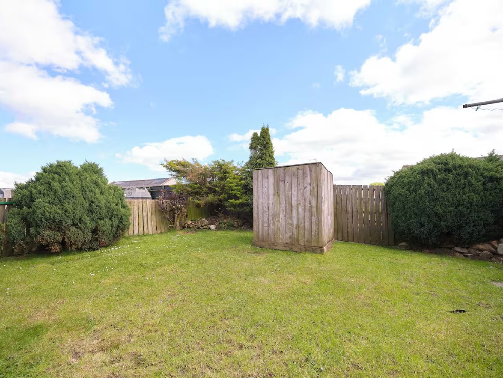 4 Bed Semi-Detached House, Hatfield St, BT7 photo 3