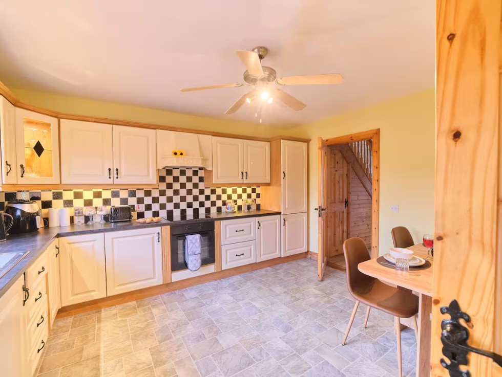 4 Bed Semi-Detached House, Hatfield St, BT7 photo 5