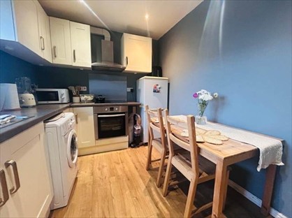 5 Bed Detached House, Southend Arterial Road, RM11