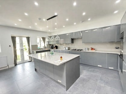 4 Bed Terraced House, Sydney Road, IG6