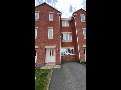4 Bed End Terrace, Spring Place Gardens, WF14