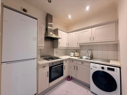 1 Bed Flat, Merton Road, SW19