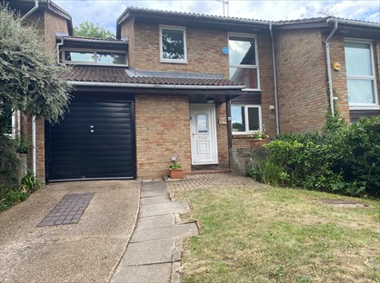 5 Bed Semi-Detached House, Reynolds Way, CR0