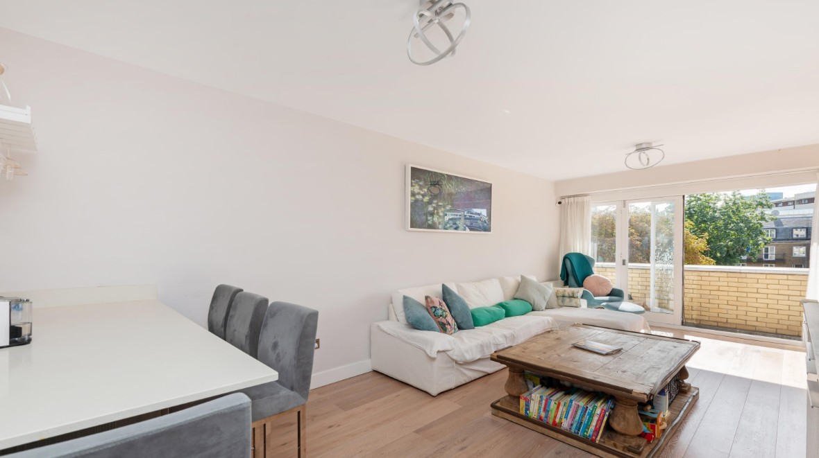 2 Bed Flat, Porchester Square, W2 photo 2