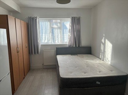 Room in a Shared Flat, Oakleigh Avenue, HA8