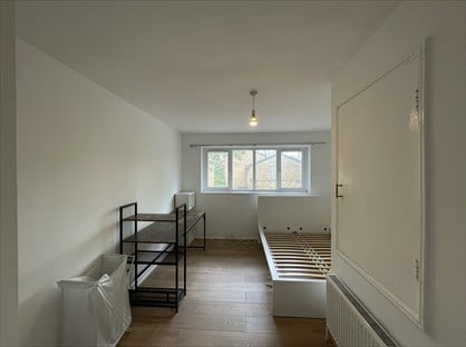 Room in a Shared House, Phoenic Close, E8