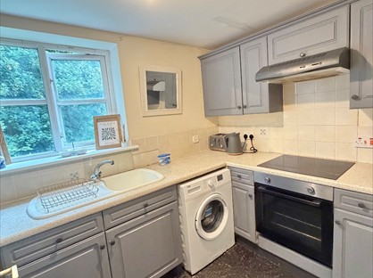 2 Bed Flat, Harvard Grove, M6