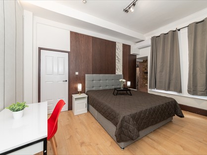 2 Bed Flat, Kensington High St, W8