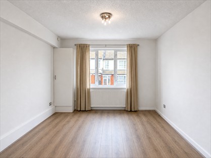 1 Bed Flat, Spicer Court, EN1