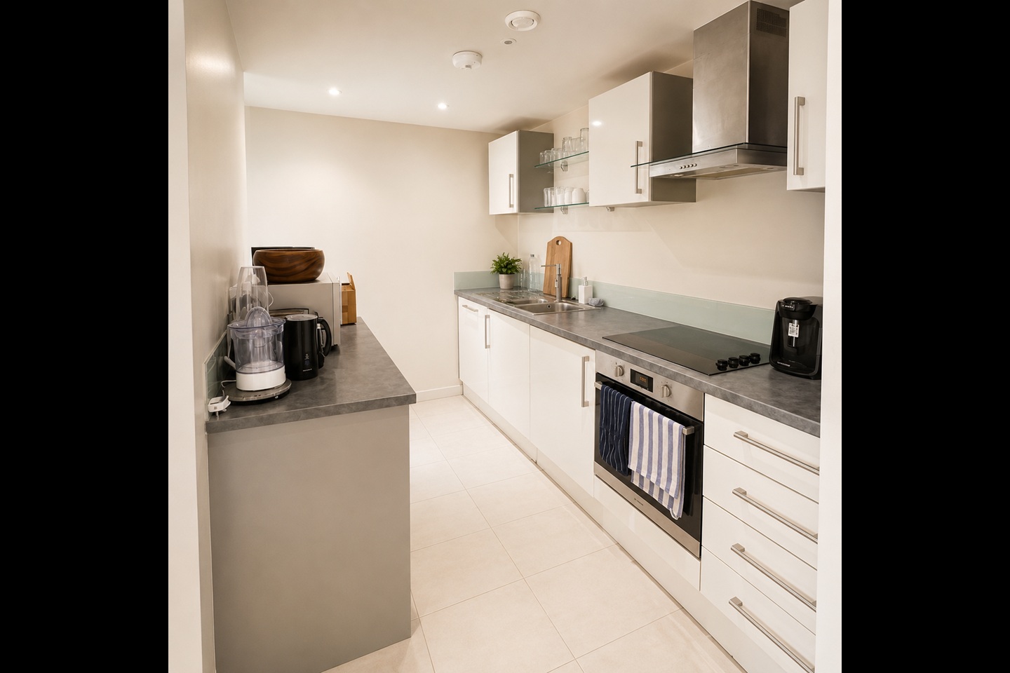 2 Bed Flat, Bacon St, E2 photo 2