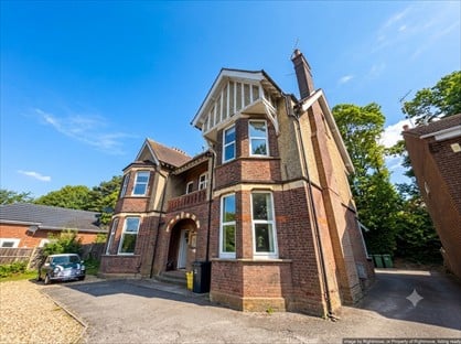 1 Bed Flat, Albany Grove, LU2