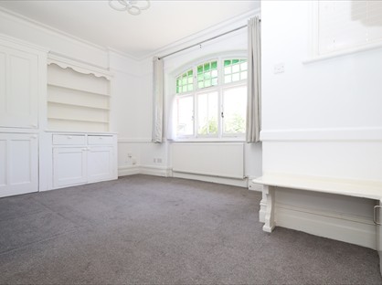 1 Bed Flat, Golfe Road, IG1