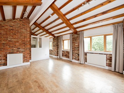 1 Bed Flat, Smithbrook Kilns, GU6