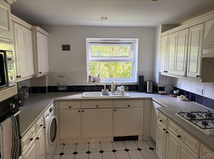 Room in a Shared Flat, Elderfield Place, SW17