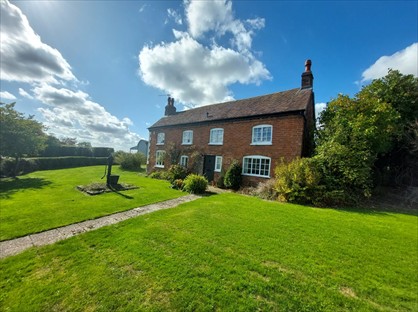 3 Bed Detached House, Worcester Road, WR7