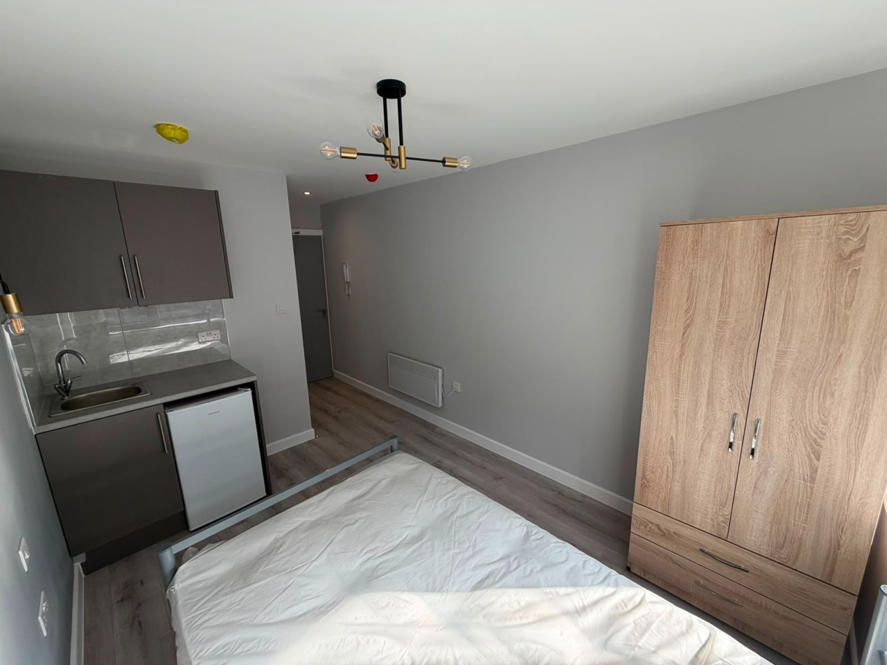 Studio Flat, Seven Sisters Road, N7 photo 5