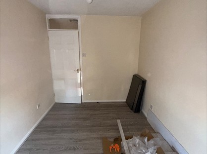 1 Bed Flat, Helens Court, BA14