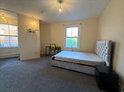 Room in a Shared House, High Street, KT10