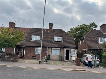 2 Bed Detached House, Bennetts Castle Lane, RM8