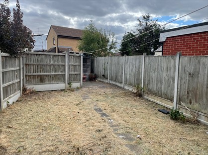 3 Bed End Terrace, Halbutt St, RM9