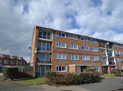 2 Bed Flat, Turpin Avenue, RM5
