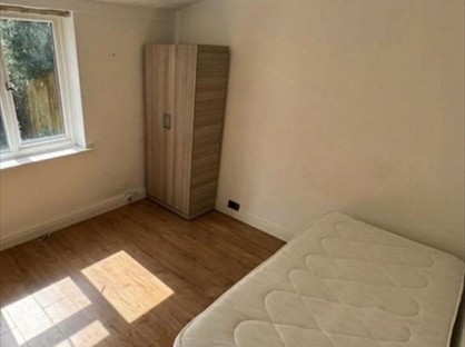 Room in a Shared House, Pinner Green, HA5