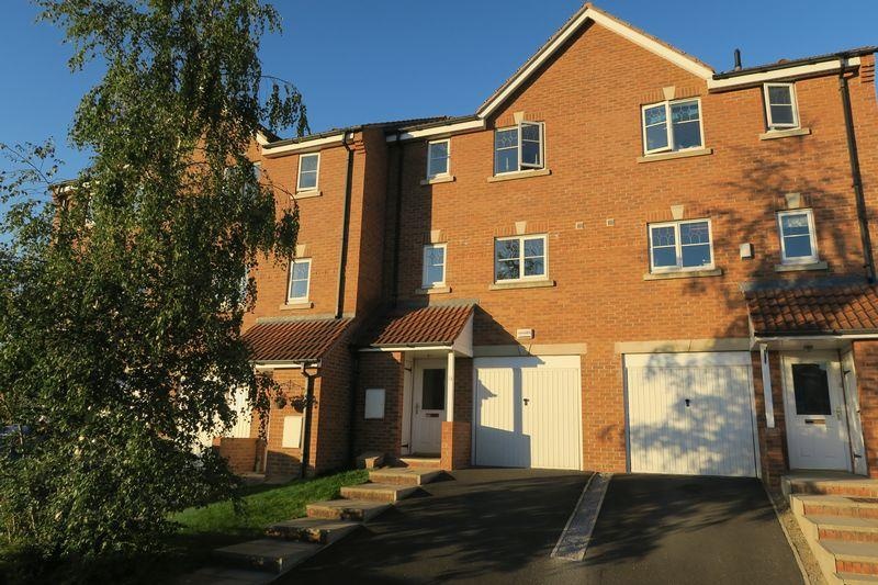 4 Bed Terraced House, Digpal Road, LS27