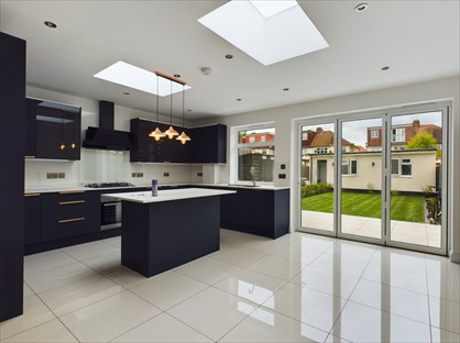 5 Bed Semi-Detached House, Watson Avenue, SM3