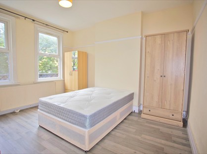 5 Bed Flat, Holloway Road, N7