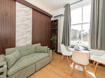 2 Bed Flat, Kensington High Street, W8