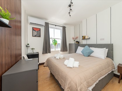 Studio Flat, Kensington High Street, W8