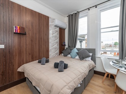 Studio Flat, Kensington High Street, W8