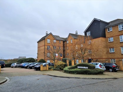 2 Bed Flat, Greenhaven Drive, SE28